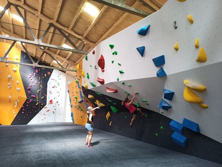 IN WALL climbing center - Rocódromo Setúbal