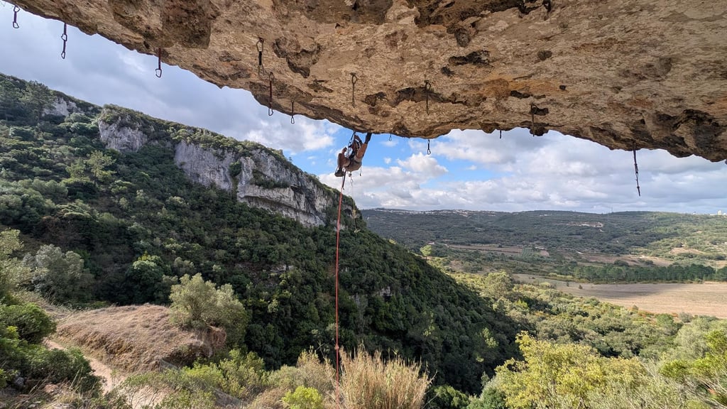 Help us build the most complete climbing resource in Portugal